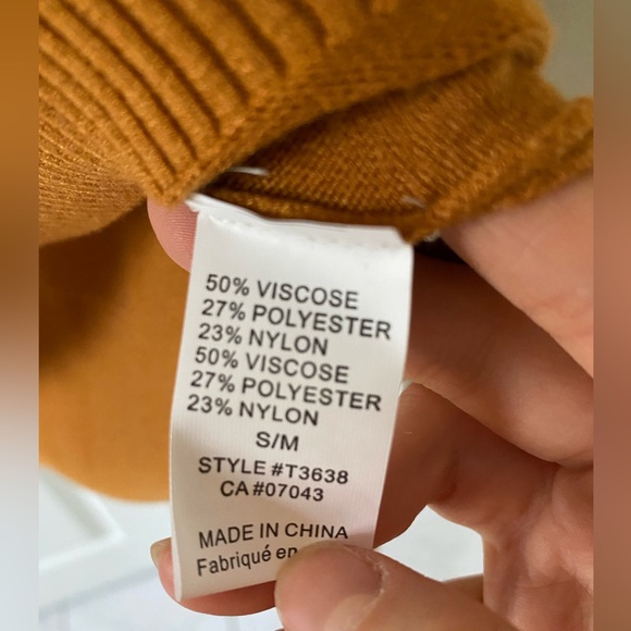 Womens mustard sweater size small - Picture 5 of 5